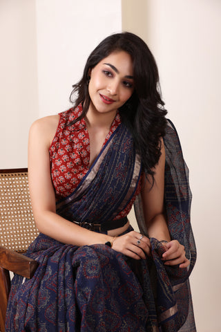 THREADS OF KOTA NAVY BLUE HANDWOVEN KOTA DORIA SAREE WITH SUBTLE ZARI BORDER