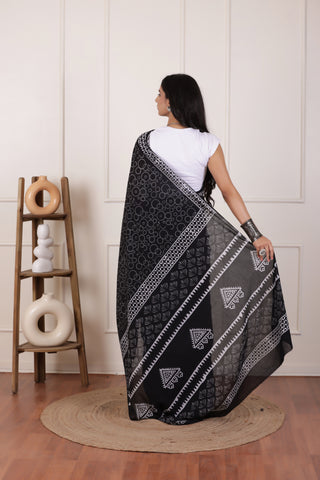 BLACK ELEGANCE ULTRA SOFT MUL MUL COTTON SAREE FOR EVERYDAY WEAR