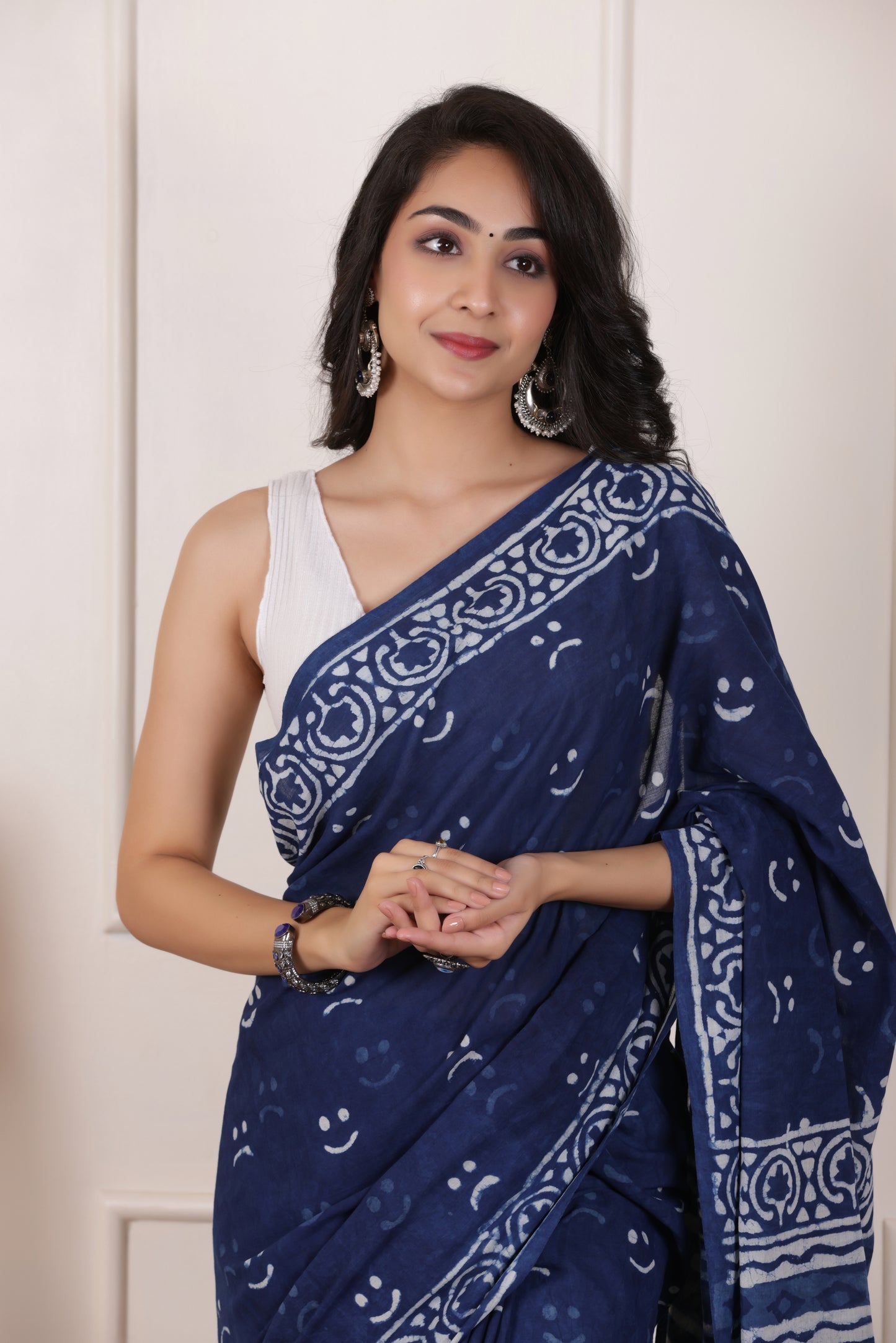 INDIGO BLOOM-SOFT MUL MUL COTTON SAREE WITH ATRISTIC FINISH