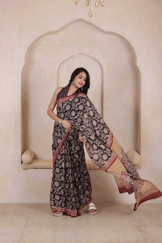 SOFT MUL MUL COTTON SAREE IN BLACK WITH RED CONTRAST HIGHLIGHTS