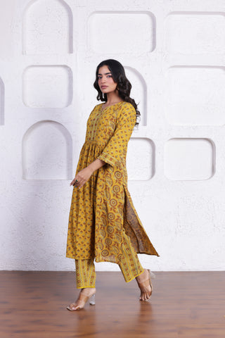ELEGANT AJRAK CO-ORD SET WITH AUTHENTIC HAND BLOCK DETAILING IN YELLOW COLOUR