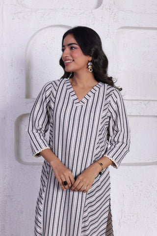 PURE COTTON STRIPPED WHITE COORD SET FOR EFFORT LESS EVERYDAY ELEGANCE