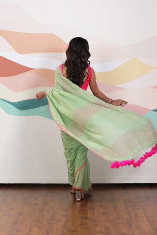 GREEN ARTISAN WOVEN THREAD KHADI SAREE WITH DELICATE BUTTA WEAVES CONTRAST TASSELS