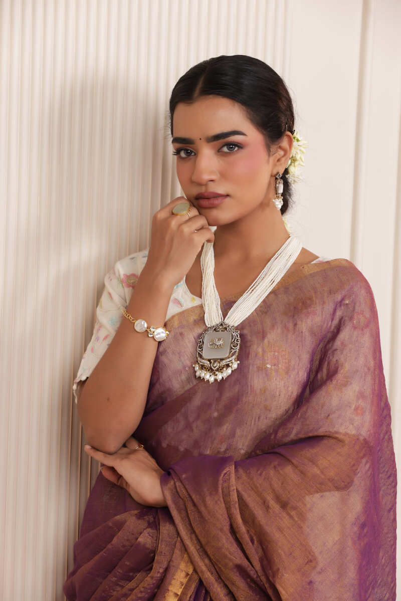 LUXE VIOLET LINEN TISSUE DRAPE WITH RICH SHEEN AND ZARI EDGED PALLU
