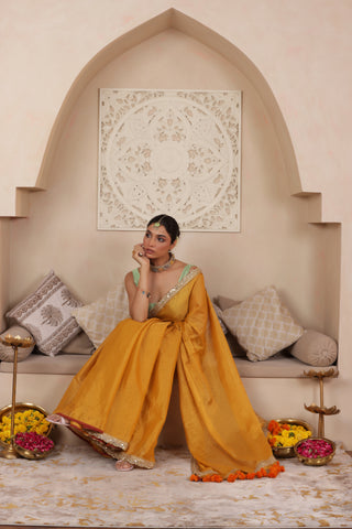 GOLDEN GRACE LUSTROUS TISSUE SAREE WITH ORNATE LACE EMBELLISHMENT